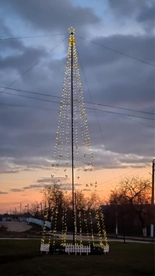 Anche quest’anno Ghioltosu ha il suo albero di Natale.